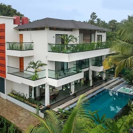 Villa Sereno By Stayvista - An Elegant And Entertaining Retreat Featuring A Swimming Pool, Outdoor Jacuzzi, Modern Interiors, And A Snooker Table Alibág Kültér fotó