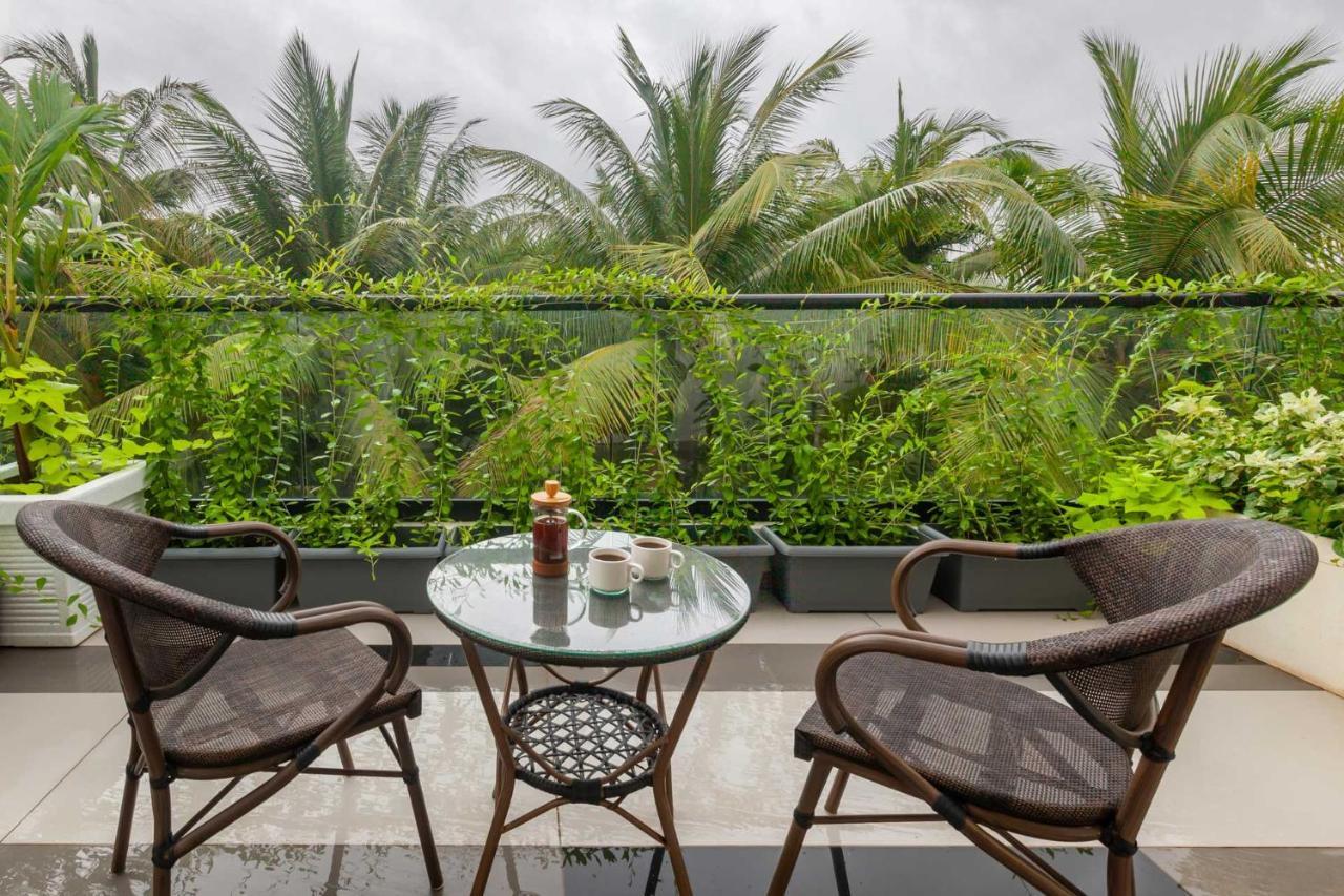 Villa Sereno By Stayvista - An Elegant And Entertaining Retreat Featuring A Swimming Pool, Outdoor Jacuzzi, Modern Interiors, And A Snooker Table Alibág Kültér fotó