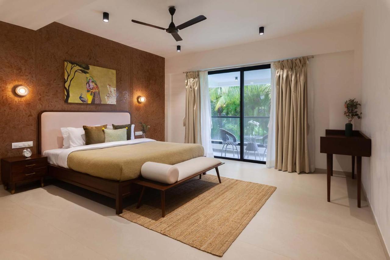 Villa Sereno By Stayvista - An Elegant And Entertaining Retreat Featuring A Swimming Pool, Outdoor Jacuzzi, Modern Interiors, And A Snooker Table Alibág Kültér fotó
