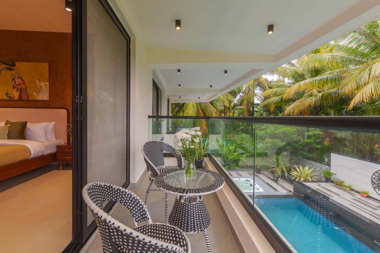 Villa Sereno By Stayvista - An Elegant And Entertaining Retreat Featuring A Swimming Pool, Outdoor Jacuzzi, Modern Interiors, And A Snooker Table Alibág Kültér fotó