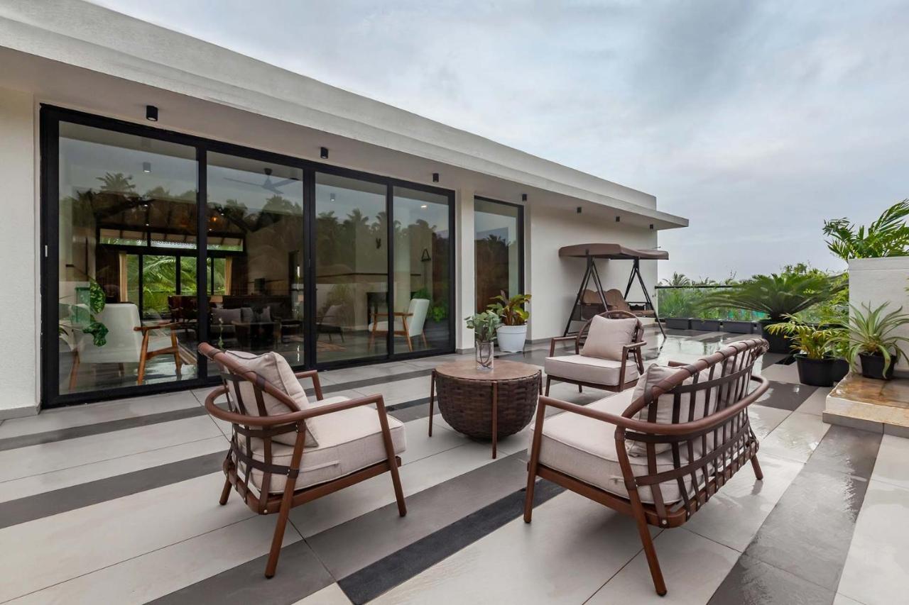 Villa Sereno By Stayvista - An Elegant And Entertaining Retreat Featuring A Swimming Pool, Outdoor Jacuzzi, Modern Interiors, And A Snooker Table Alibág Kültér fotó