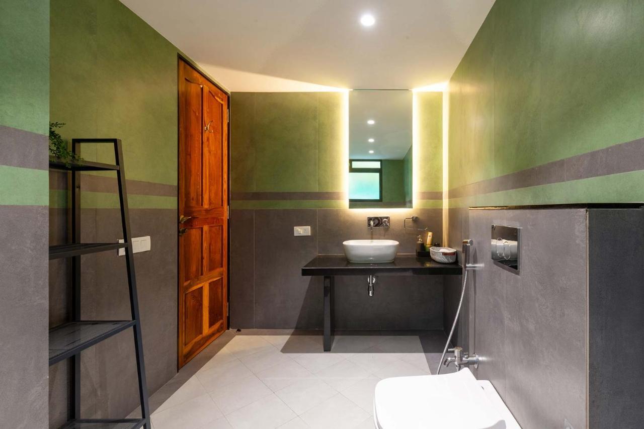 Villa Sereno By Stayvista - An Elegant And Entertaining Retreat Featuring A Swimming Pool, Outdoor Jacuzzi, Modern Interiors, And A Snooker Table Alibág Kültér fotó