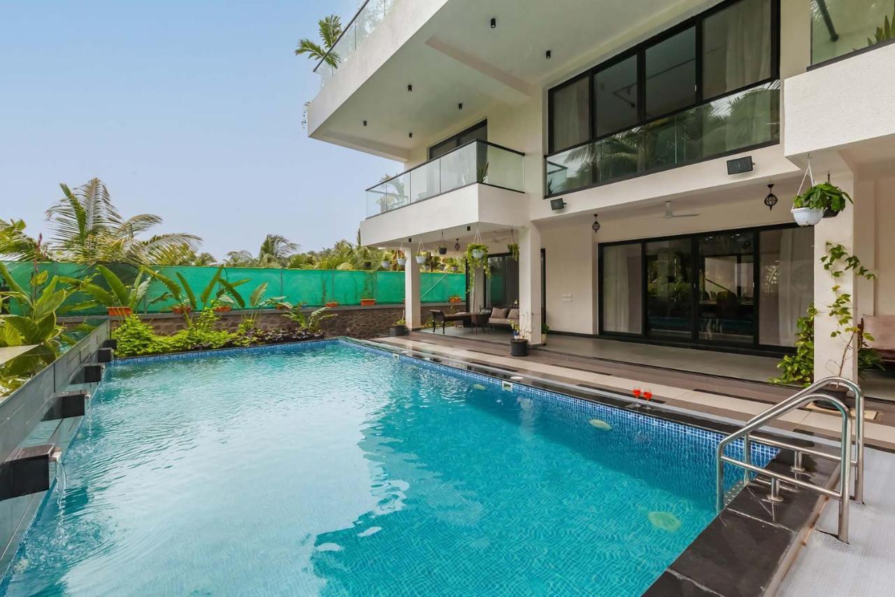 Villa Sereno By Stayvista - An Elegant And Entertaining Retreat Featuring A Swimming Pool, Outdoor Jacuzzi, Modern Interiors, And A Snooker Table Alibág Kültér fotó