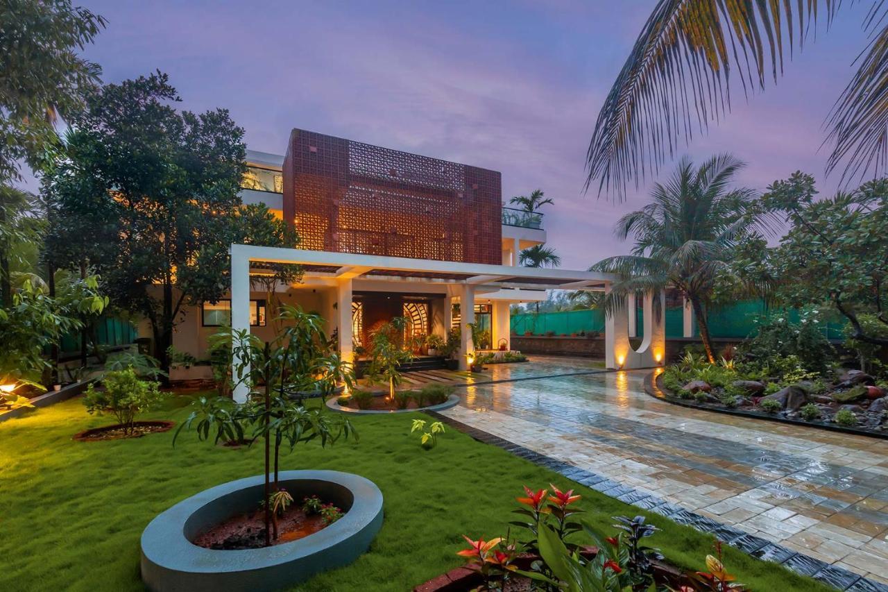 Villa Sereno By Stayvista - An Elegant And Entertaining Retreat Featuring A Swimming Pool, Outdoor Jacuzzi, Modern Interiors, And A Snooker Table Alibág Kültér fotó