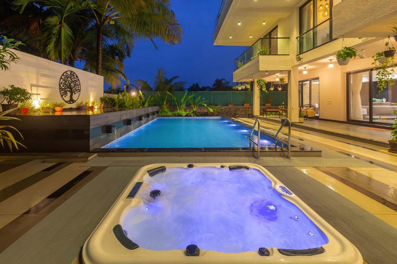 Villa Sereno By Stayvista - An Elegant And Entertaining Retreat Featuring A Swimming Pool, Outdoor Jacuzzi, Modern Interiors, And A Snooker Table Alibág Kültér fotó