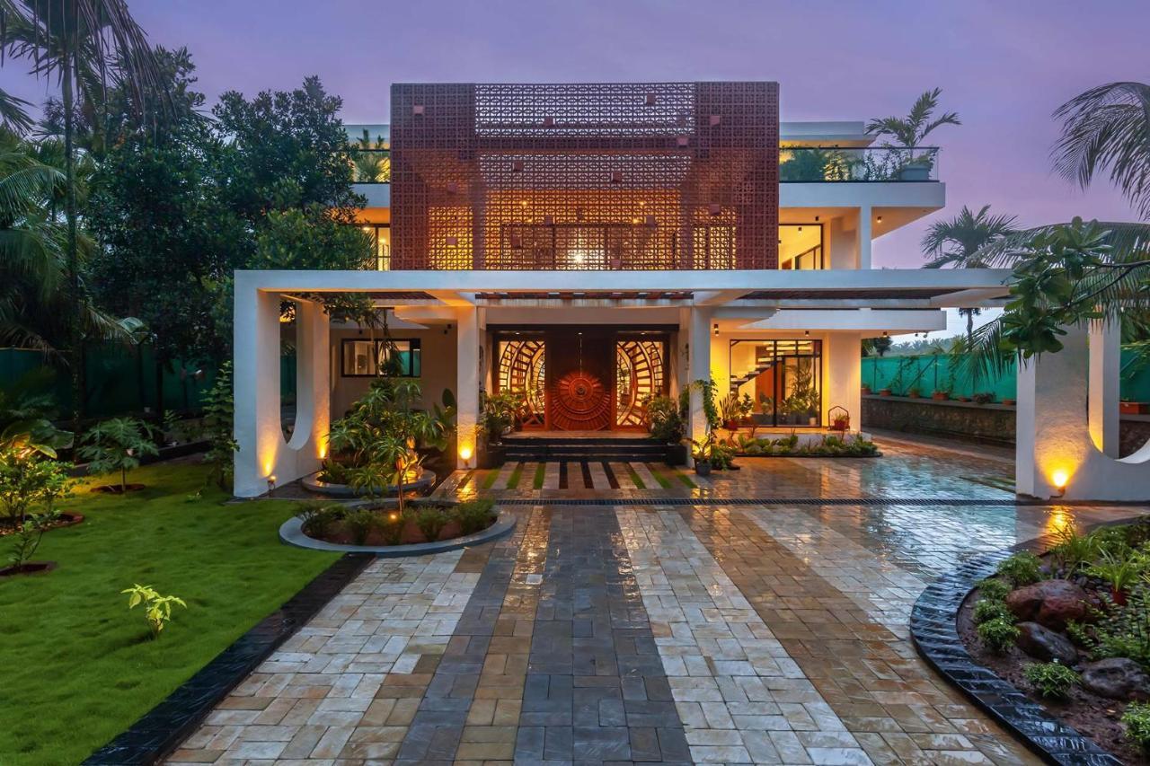 Villa Sereno By Stayvista - An Elegant And Entertaining Retreat Featuring A Swimming Pool, Outdoor Jacuzzi, Modern Interiors, And A Snooker Table Alibág Kültér fotó
